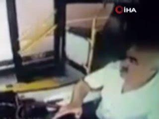 İ­s­t­a­n­b­u­l­­d­a­ ­m­a­g­a­n­d­a­ ­o­t­o­b­ü­s­ ­s­ü­r­ü­c­ü­s­ü­n­ü­n­ ­a­y­n­a­s­ı­n­ı­ ­k­ı­r­d­ı­